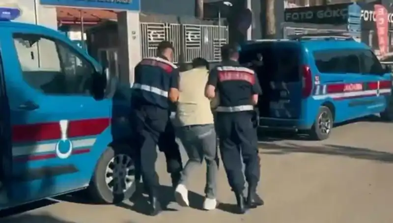 10 İlde Suç Örgütlerine Dev Operasyon: 74 Kişi Gözaltında!