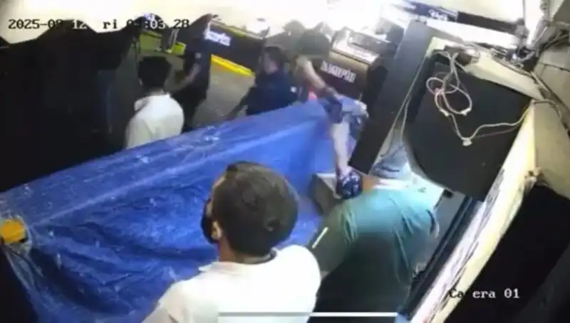 Ortaköy'de Akşam Ortalığı Karıştıran Tekme Tokat Kavga!
