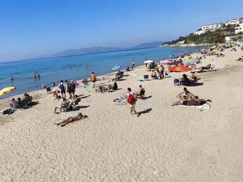 Sıcak Havanın Etkisi: Plajlar Yaz Kalabalığıyla Dolu