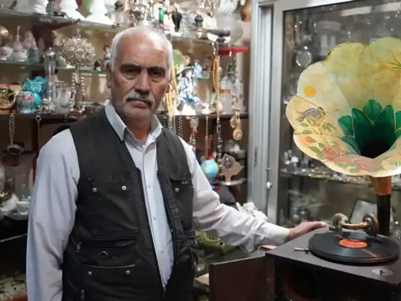 Antikacılığın Ustası: 44 Yıldır Gramofonlara Hayat Veriyor