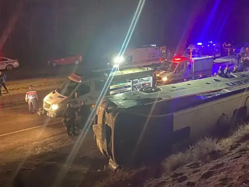 İşçi Servisi Kaza Yaptı: Şarampole Devrilen Araçta 23 Yaralı