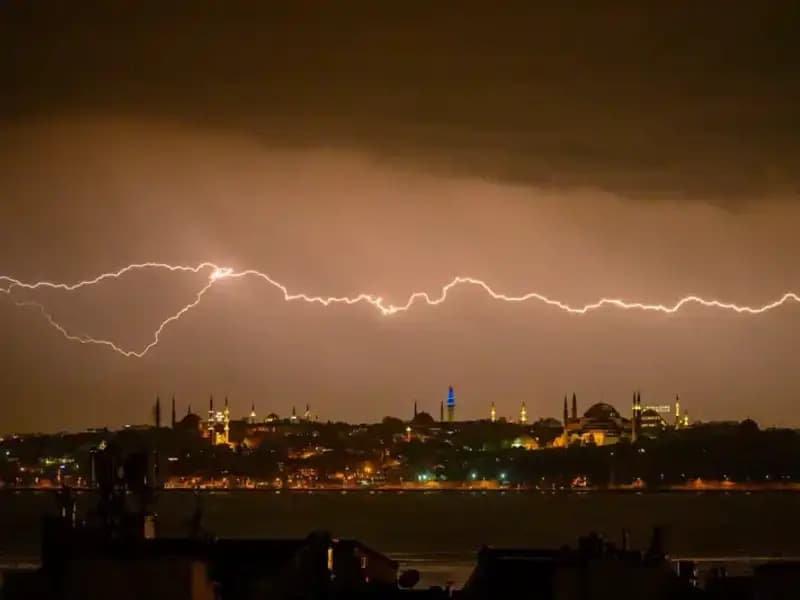 İstanbul'da Beklenmeyen Sıcaklık Düşüşü: Kar Beklentisi Kapıda