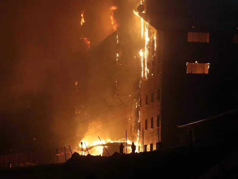 Yangın Olayında 4 Başmüfettiş ve 6 Savcı Görevlendirildi