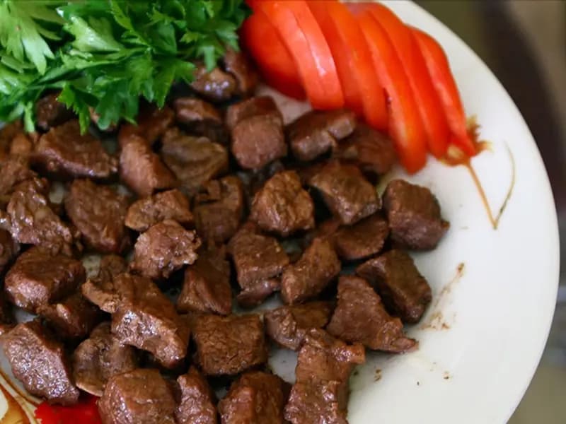 Mersin'de Aşevinde Kavurmada Yarış Atına Ait Çip Bulundu