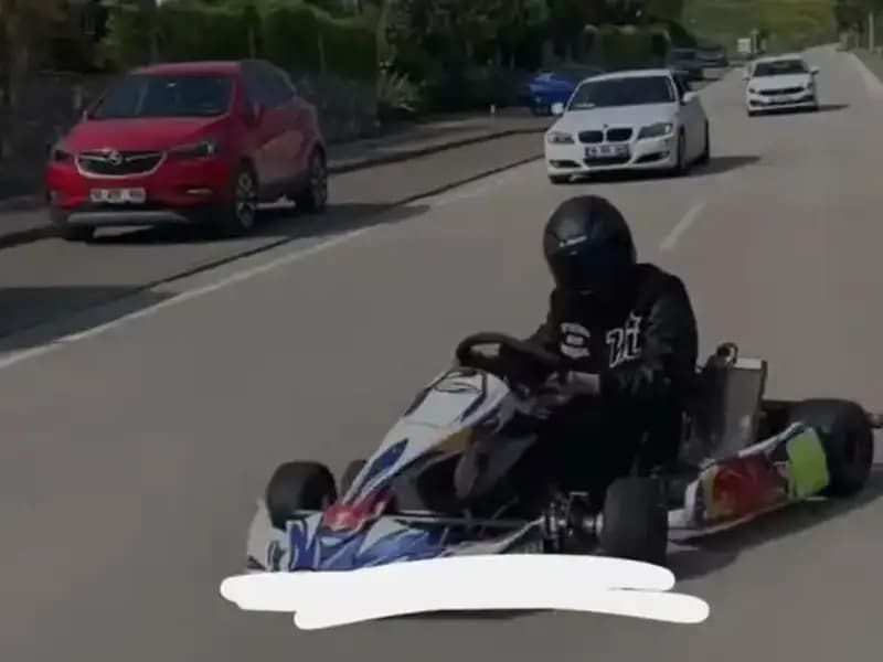Go-Kart Sürücüsünün Yolda Drift Attığı Tehlikeli Anlar!