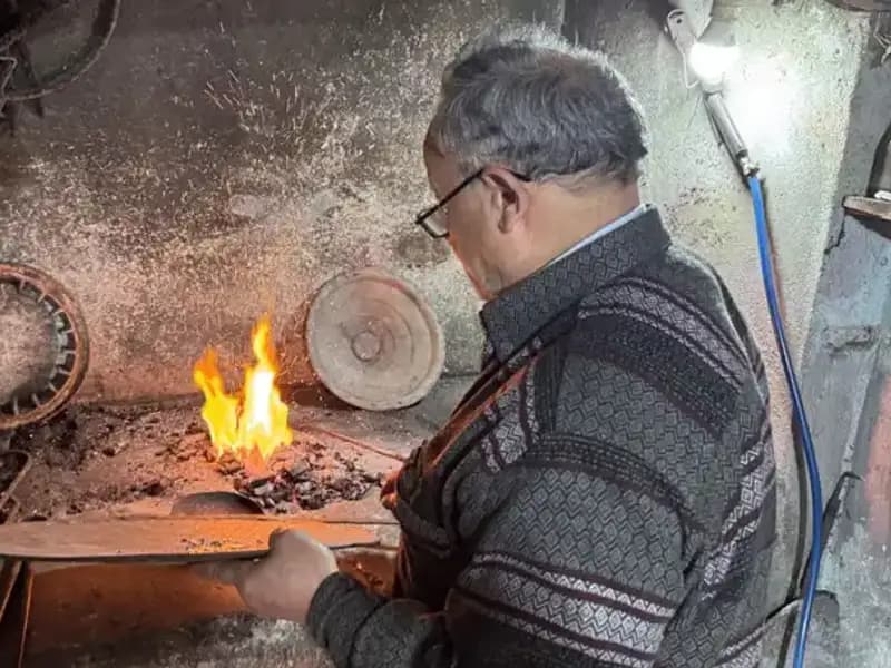 Baba Mesleğini Yaşatan Genç: 20 Metrekarede Geçmişe Yolculuk