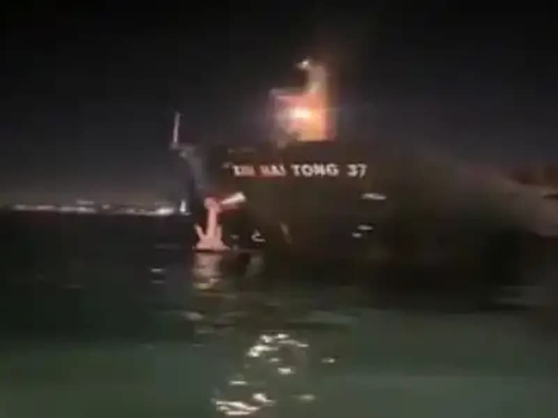 Ahırkapı’da Yük Gemisi Karaya Oturdu: Kaza Sonrası Tüm Gözler Olay Yerinde