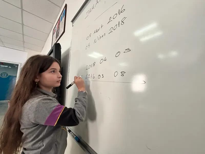 10 Yaşındaki Lina Saka, Dünya Birincisi Oldu ve Nobel Hayali Kuruyor