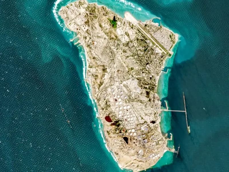 İran Petrol İhracatının Kalbi Hark Adası'na Saldırı Ne Anlama Geliyor?