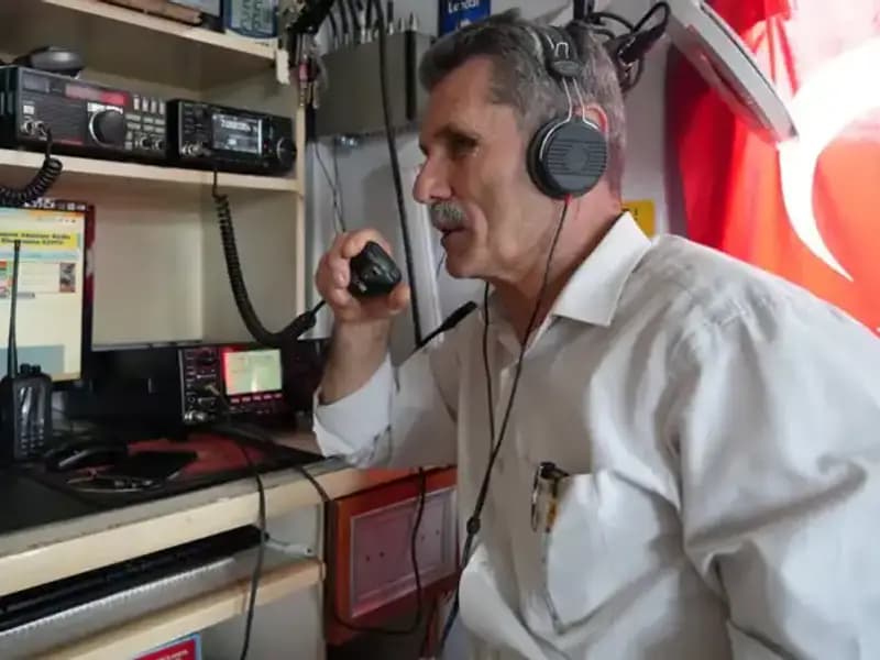 Evinde Telsiz İstasyonu Kurup 180 Ülke ile İletişim Kurdu