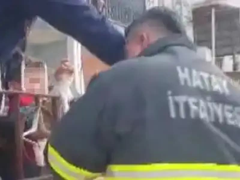 Hatay'da Bir Çocuğun Koluna Demir Korkuluk Saplandı, Şoke Eden Olay!