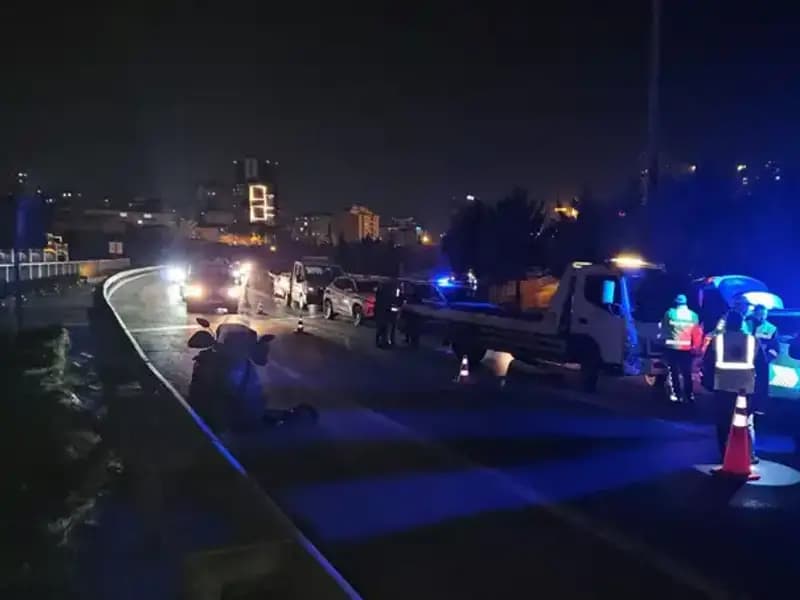 TEM Otoyolu'nda Şoke Eden Kaza: Yatan Kişi Kaza Sonucu Sürüklendi