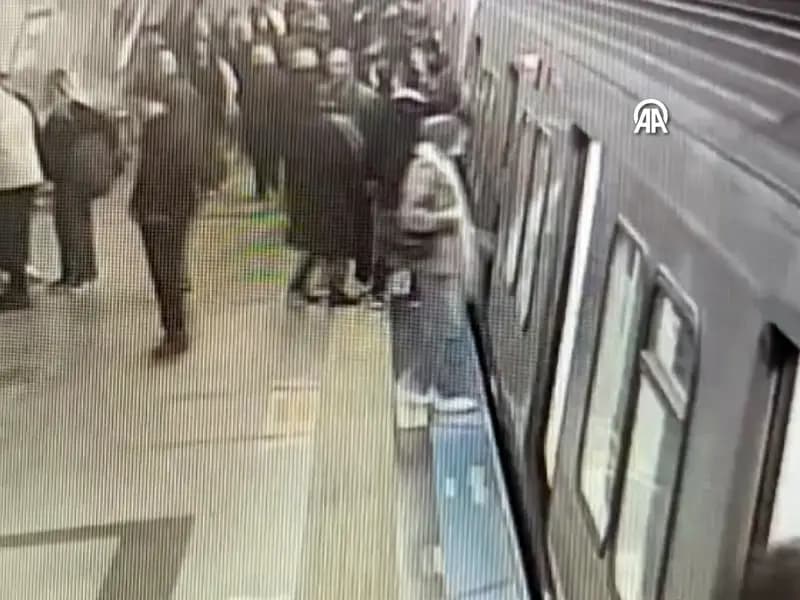 Taksim Metrosunda Yankesicilik: Şüpheli Suçüstü Yakalandı