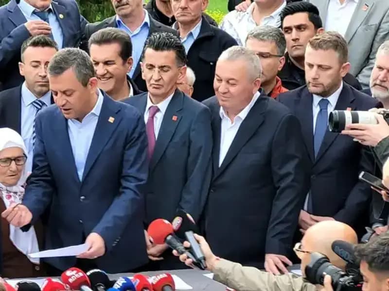 CHP'den Ekrem İmamoğlu'na Destek İçin İmza Kampanyası Başlatıldı