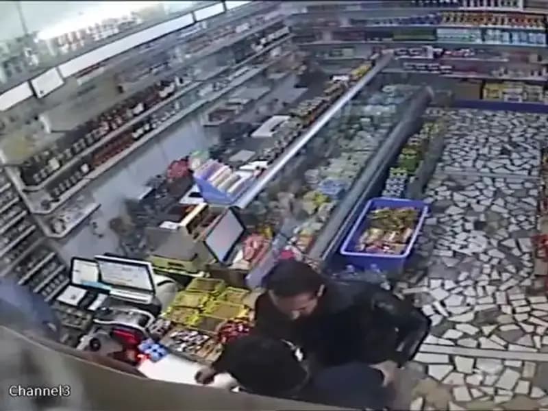 Cezaevi Firarisi Markette Dehşet Saçtı: Bıçakla Korkuttu!