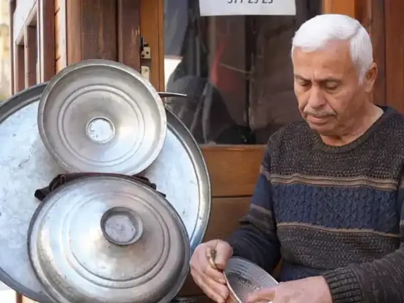 Geçmişin Gölgesinde Kaybolan Meslekler: "O Günleri Mumla Arıyoruz"