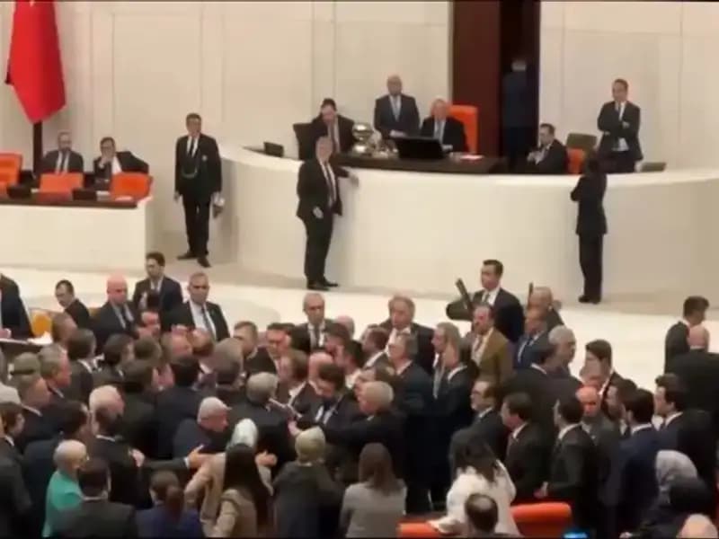 Mecliste Gergin Anlar: Emekli İkramiyesi Üzerine Kavga Çıktı