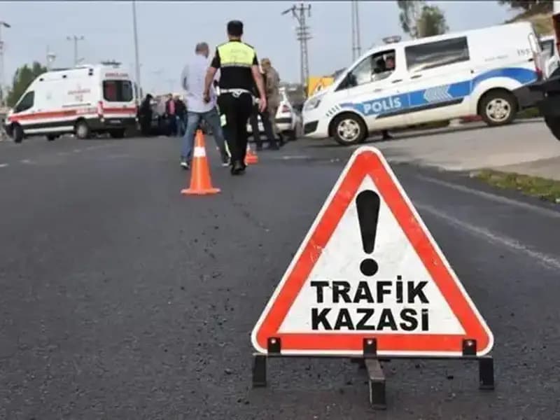 Antalya'da Otomobil Kanalı Devrildi, İki Kişi Yaralandı