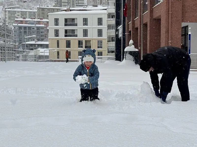 Artvin'de Kar Yağışı Eğitimi Olumsuz Etkiledi