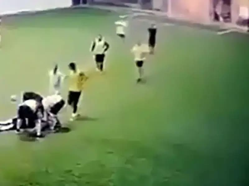 Adana'da Halı Saha Faciası: Üç Çocuk Babası Hayatını Kaybetti