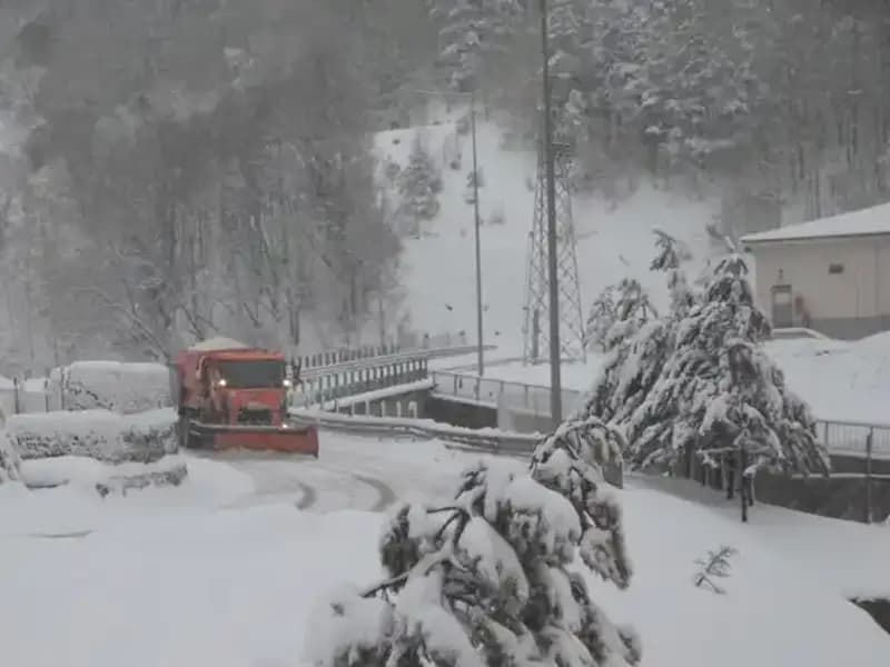 Bolu Dağı'nda Kış Mevsimi Erken Geliyor: Kar Yağışı Hayatı Nasıl Etkiliyor?