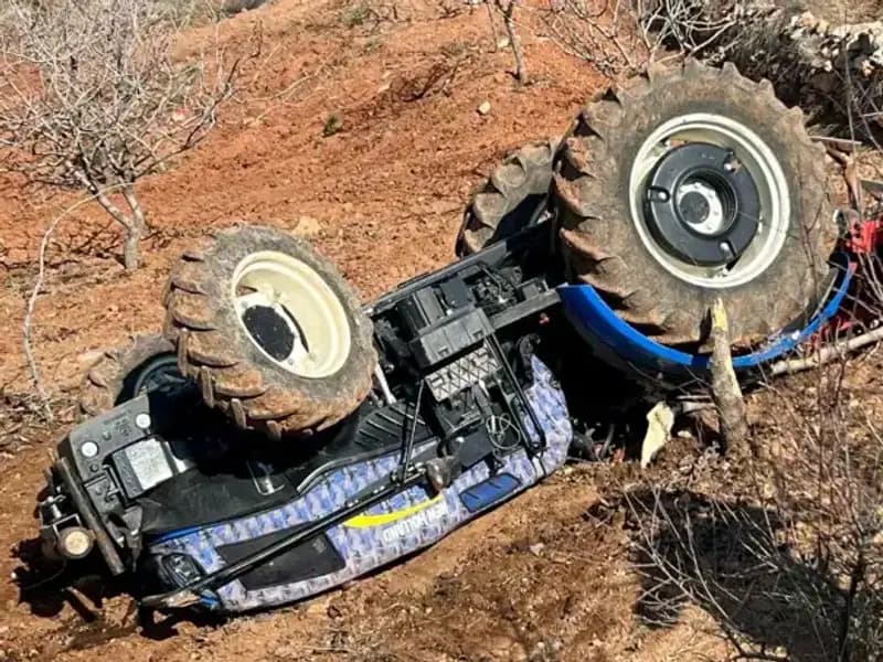 Siirt'te Traktör Devrildi: Sürücü Hayatını Kaybetti, Detaylar Şok Edici!