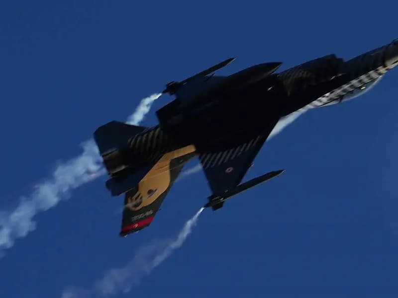 SOLOTÜRK, Çanakkale'de Deniz Zaferi'ni Unutulmaz Bir Gösteriyle Kutladı