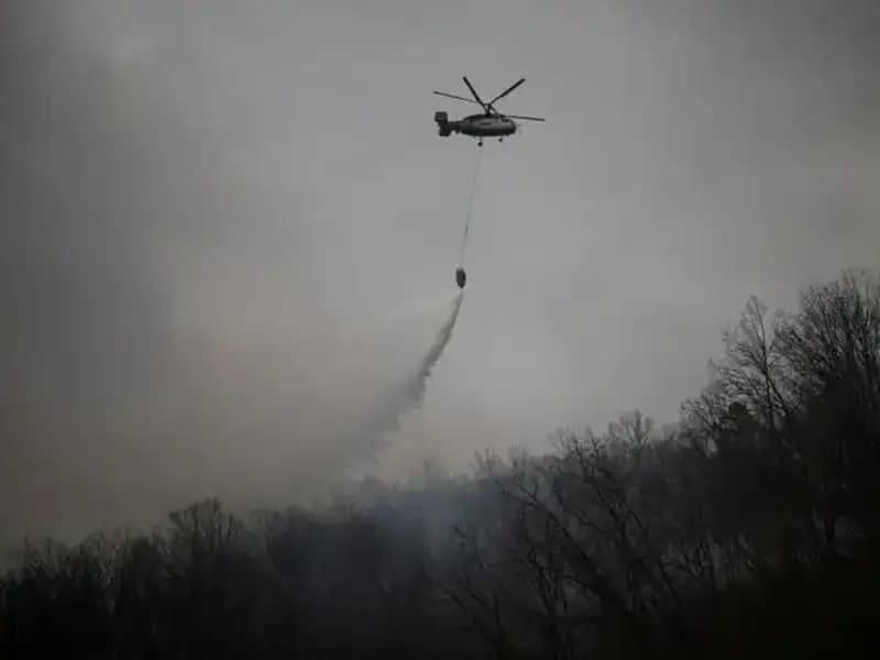 Güney Kore'de Yangın Söndüren Helikopter Düşerek Can Aldı