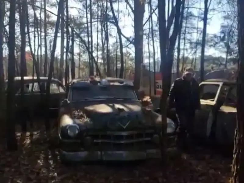 Amerika'da Bir Otomobil Tutkunu: 4 Katlı Evinin Zemin Katı Araç Mezarlığına Dönüştü