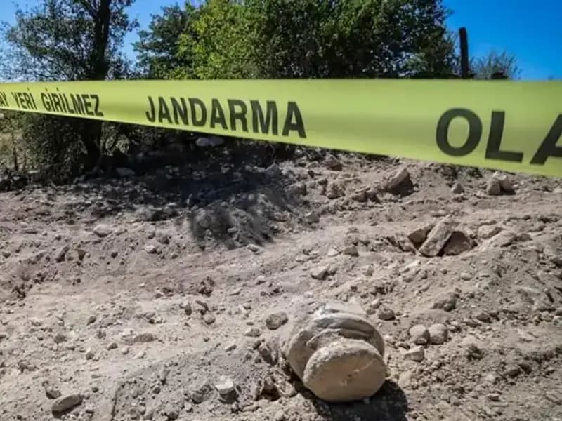 ** Tarihi Sit Alanında Kaçak Kazı: 8 Kişi Gözaltına Alındı!**