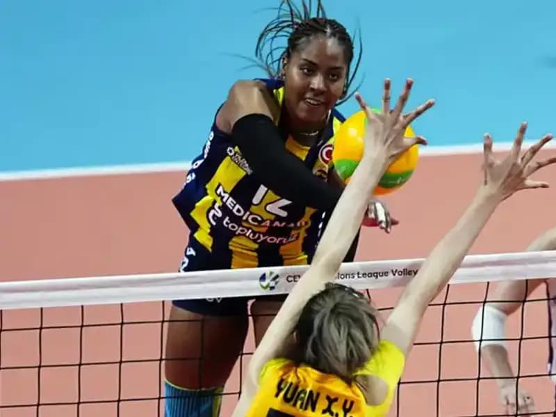 Avrupa'da Türk Derbisinde Fenerbahçe, Vakıfbank'ı Rahat Geçti!