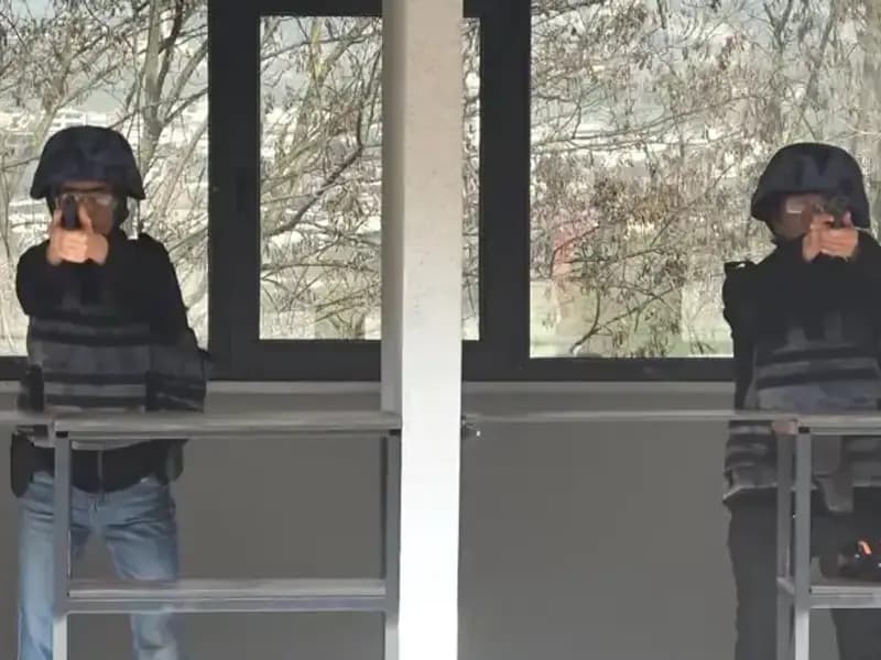 Kadın Polisler, Hedef Saptırmadan Tam İskelet Vurdu!