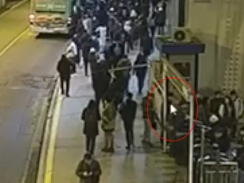 Zincirlikuyu Metrobüs Durağı'nda Hırsız Yakalandı