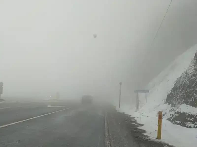 Bolu Dağı'nda Kar ve Sis Ulaşımı Etkiliyor: Sürücüler Dikkat!