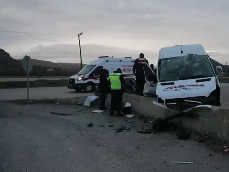 İşçi Servisi İstinad Duvarına Çarpınca Ne Olacak? Detaylar Şok Edici!