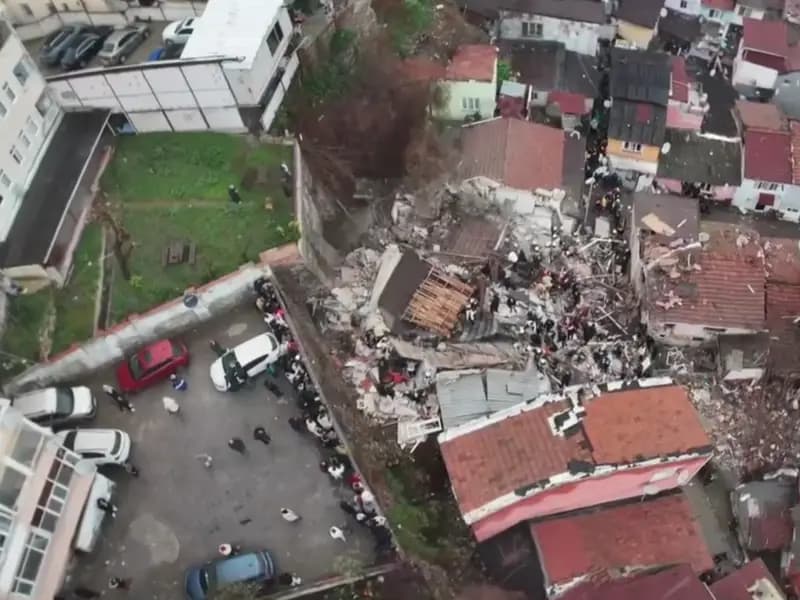 İstanbul Fatih'te İki Bina Çöktü: Yaralılar ve Enkaz Altında Kalanlar