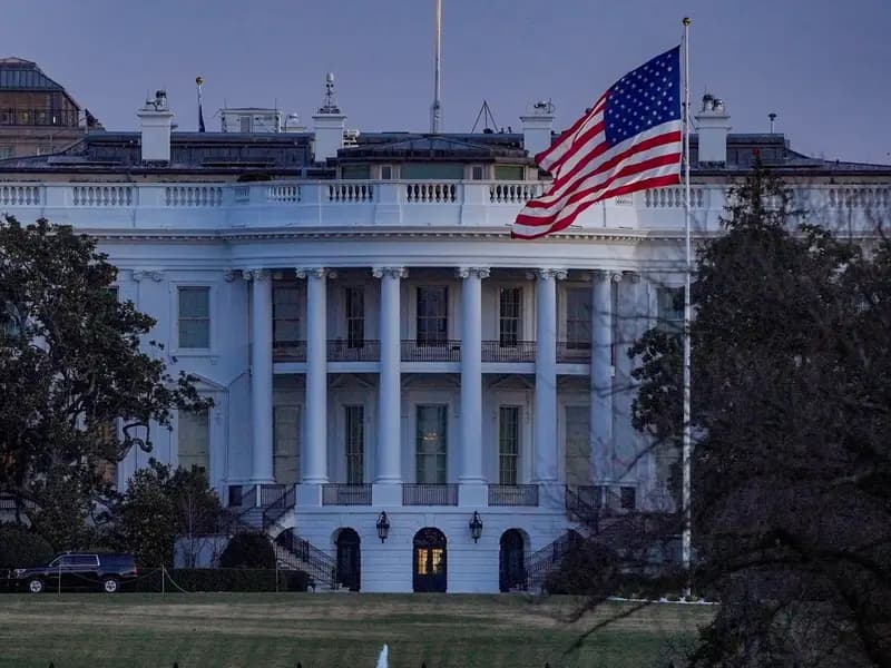 Beyaz Saray'da Güvenlik Krizi: Araç Barikatı Aştı