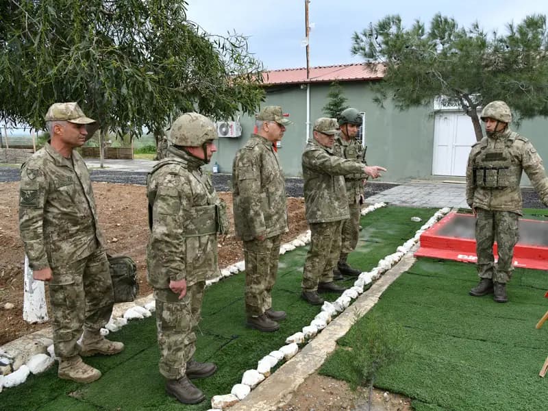 Orgeneral Metin Tokel, KKTC'deki Askeri Birlikleri Denetledi
