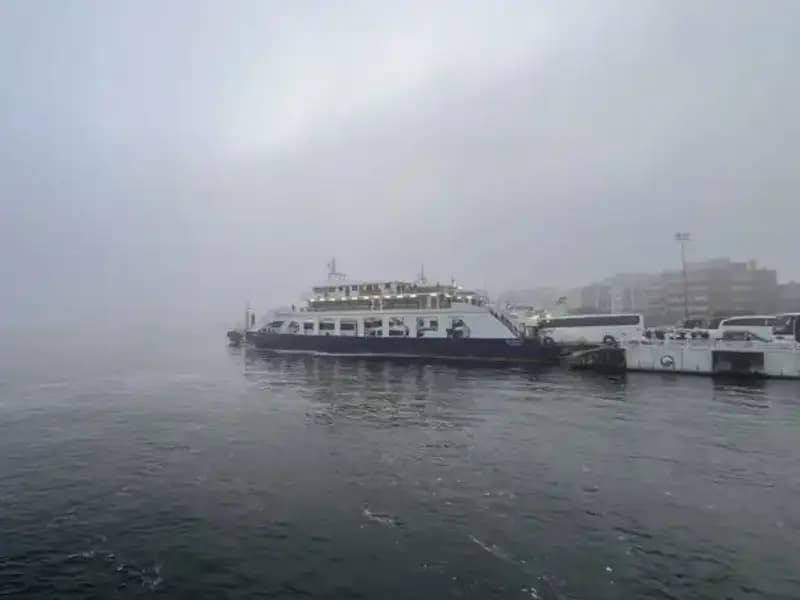 Yoğun Sis Nedeniyle Çanakkale Boğazı Geçişe Kapatıldı: Gemiler Beklemede