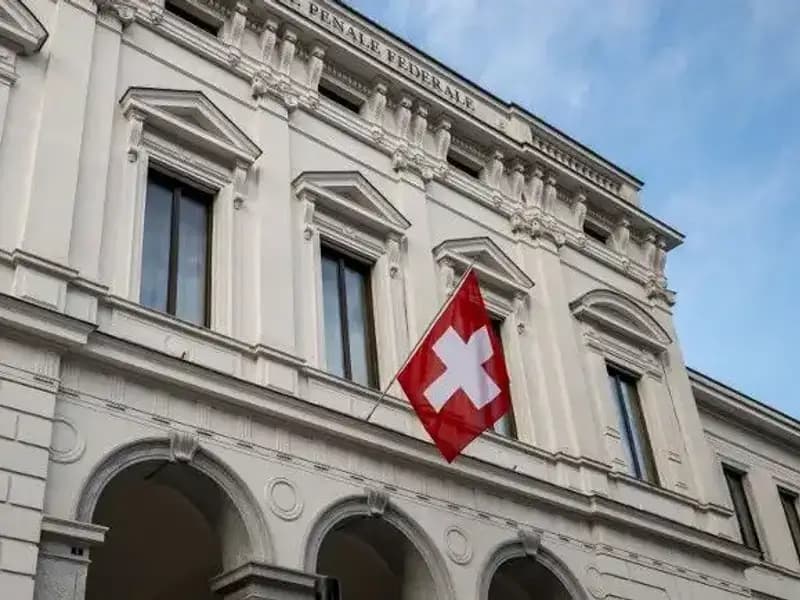 İsviçreli Siyasetçi, Su Tabancası Hediye Ettiği İçin ceza aldı!