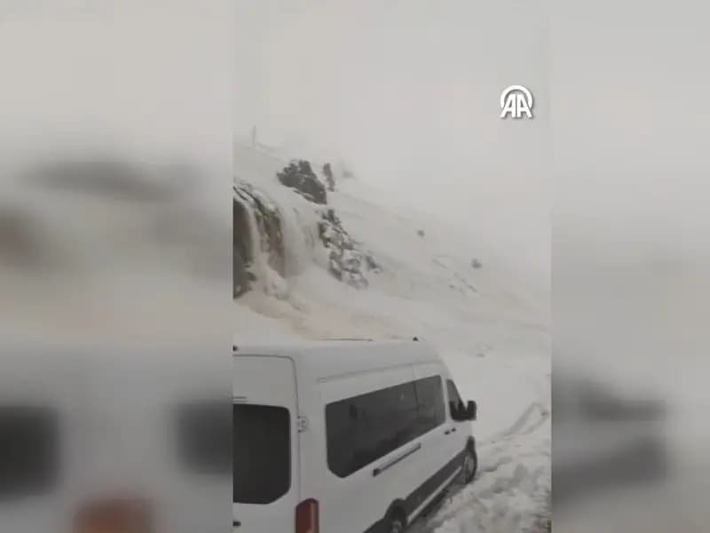 Şırnak-Hakkari Kara Yolunda Çığ Düşmesi: Ulaşım Kapandı