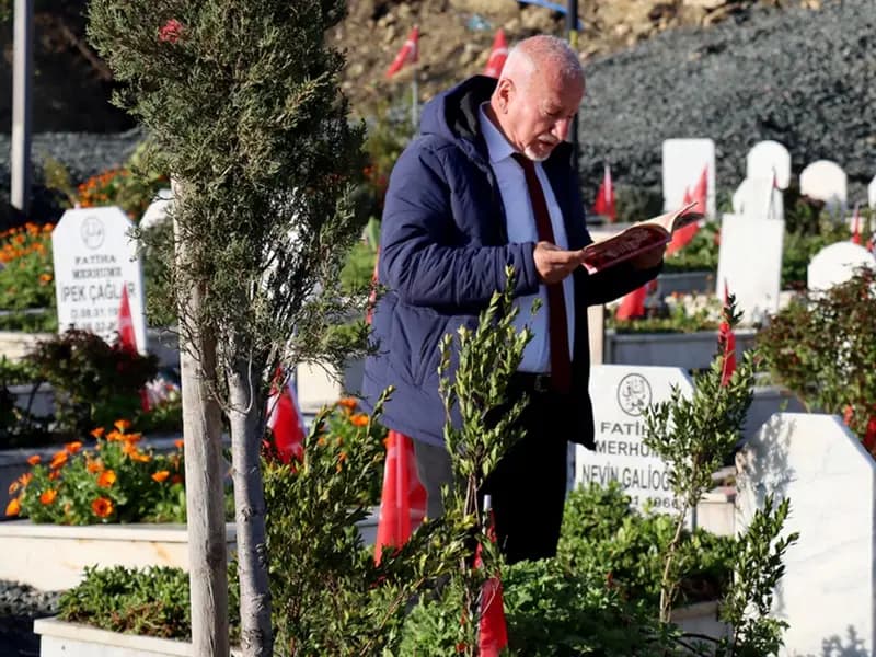 Hatay'da Deprem Mezarlığında Bayram Ziyareti Gerçekleşti