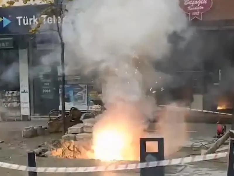 İSKİ Çalışması Sırasında Yer Altı Elektrik Kabloları Koptu