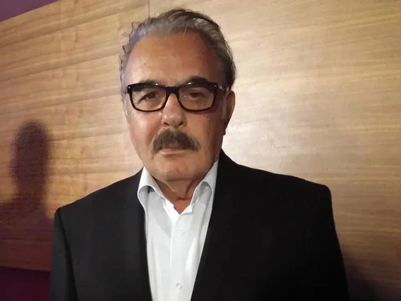 Ferdi Tayfur İstanbul'da Son Yolculuğuna Uğurlanıyor