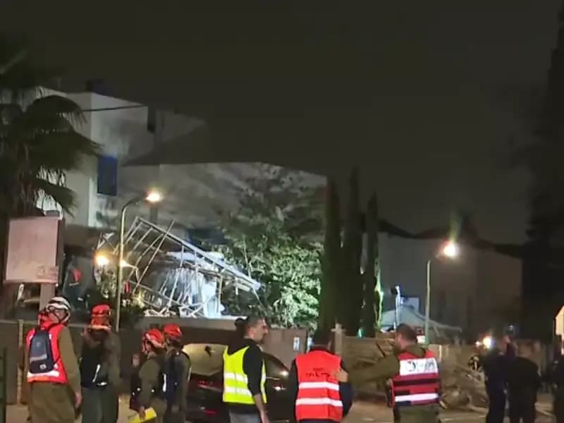 İran, Tel Aviv'i Füzelerle Vurdu: NTV Ekibi Olay Yerinde