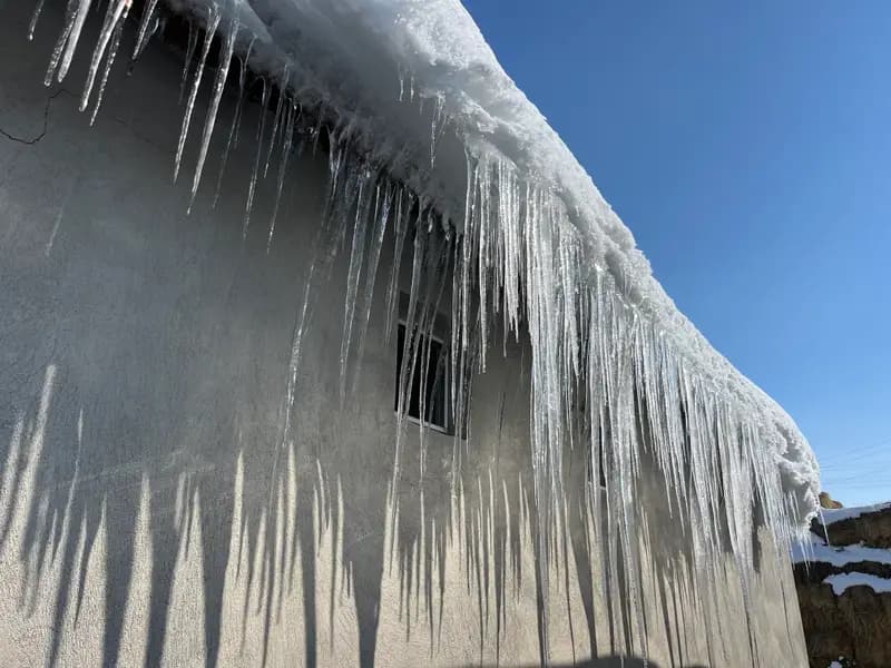 Kars'ta Bahar Beklerken Eksi 15 Derece ve Buz Sarkıtları