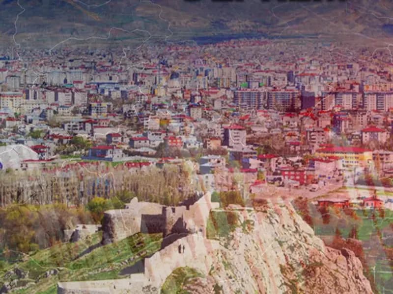 Van'da 5,2 Büyüklüğünde Deprem: Halk Panik İçinde