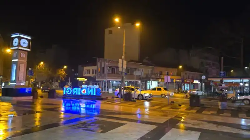 Sındırgı'da 5.1 Büyüklüğünde Şiddetli Deprem: Yaşamı Etkileyen İlk Belirtiler