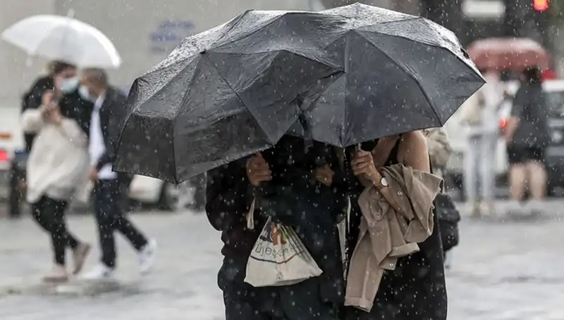 İstanbul'da Kış Soğuğu Geri Dönüyor, Sağanak Yağış Etkisini Artırıyor!