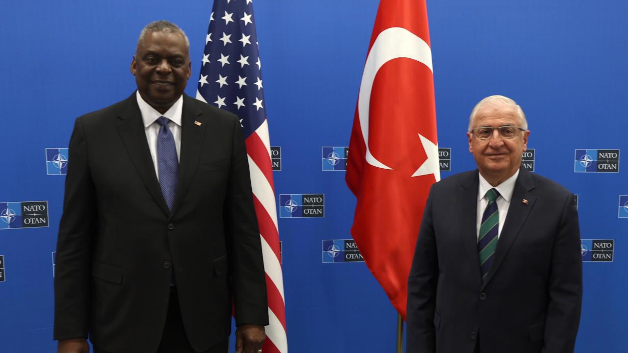 Bakan Güler ABD'li mevkidaşı ile Görüştü